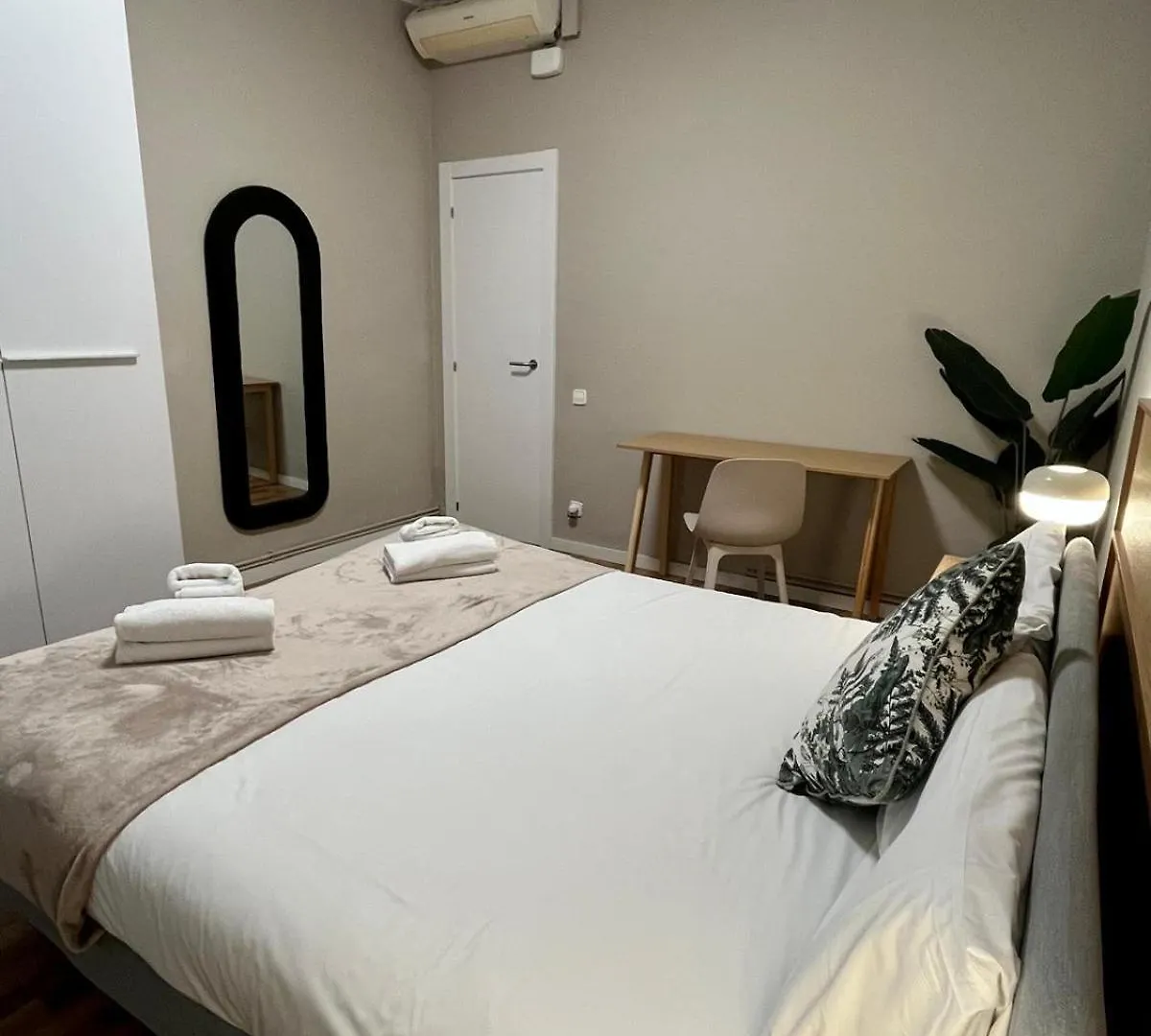 Sagrada Familia Secret Apartment Barcelona